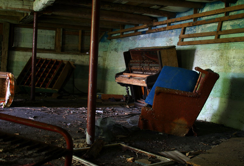 Photo of Piano and chair